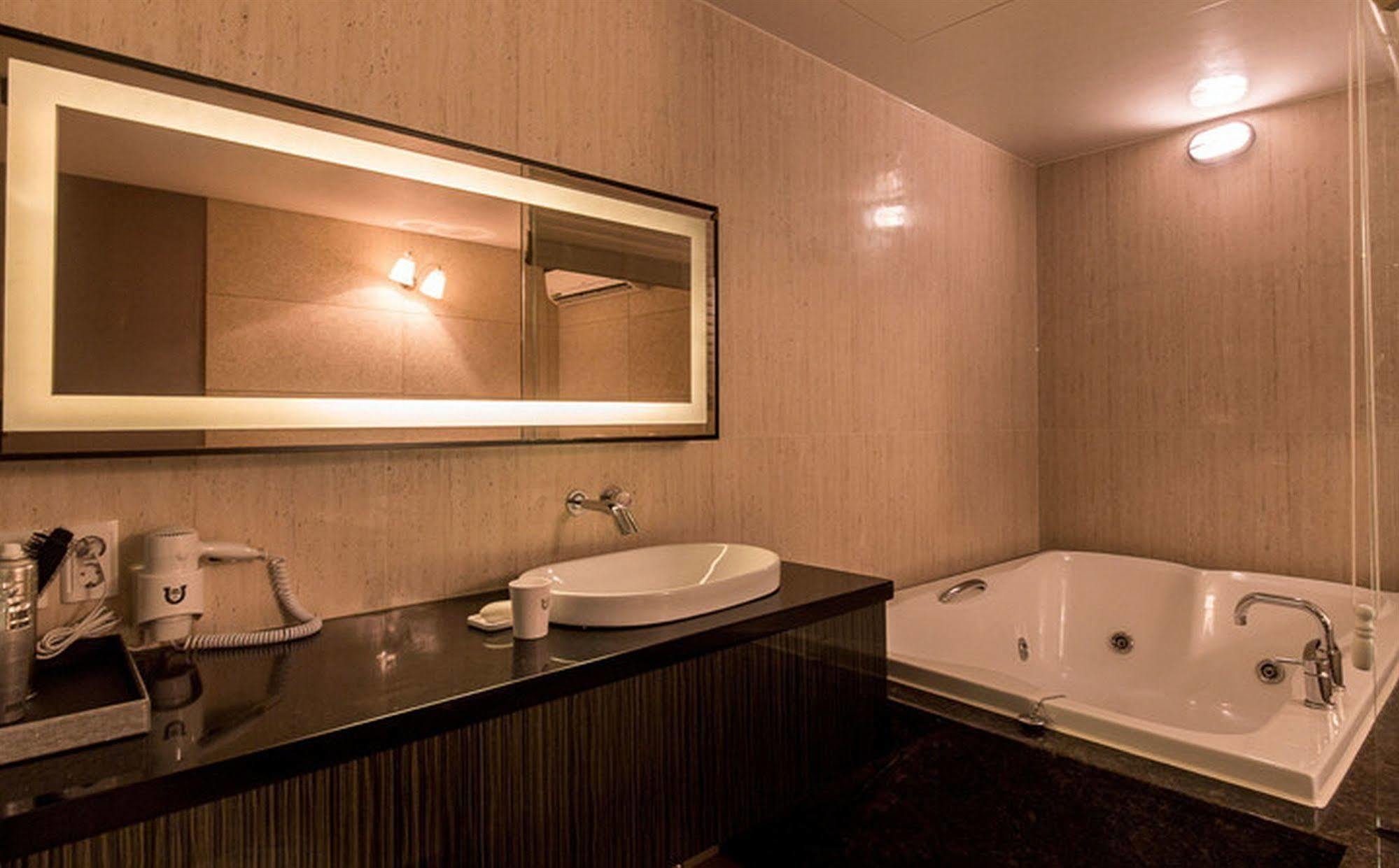 Haeundae Gary Cooper Hotel Busan Bagian luar foto